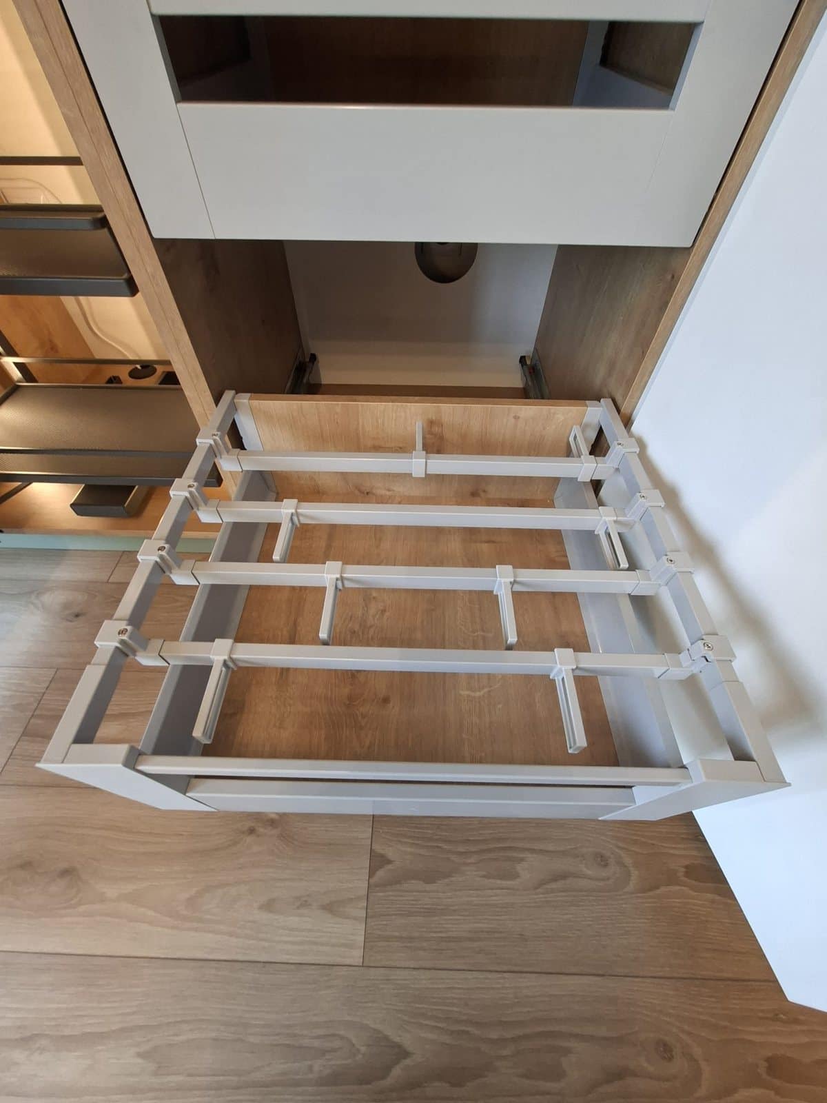Organizator interior pentru sertar, văzut de sus